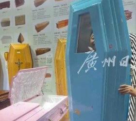 广交会上那么多展位，大家都在拼着法子吸引人流，发传单、送小样、现场演示各种新奇产