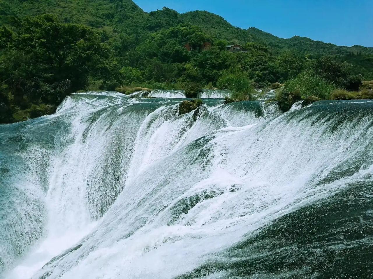 黄果树瀑布群中的天星桥景区的银链坠潭瀑布[捂脸][赞][玫瑰]