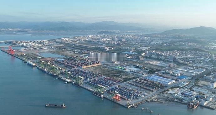 福州港江阴港区前五个月成绩单亮眼今年截至5月底，港区散杂货业务累计吞吐量突破16