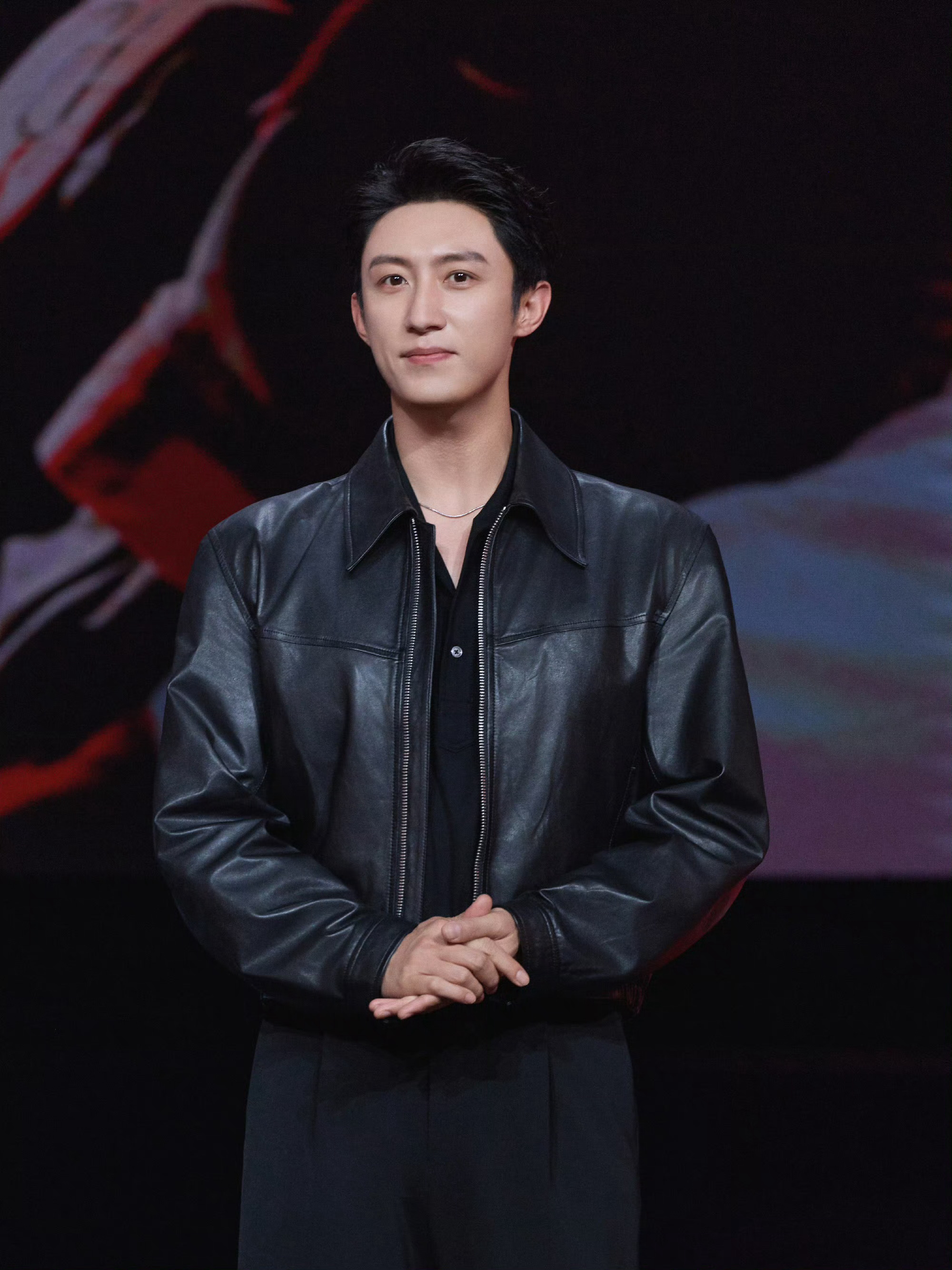 启境汽车全球品牌代言人黄景瑜我觉得这代言是真的找得好，飞驰人生里高富帅，水平还高