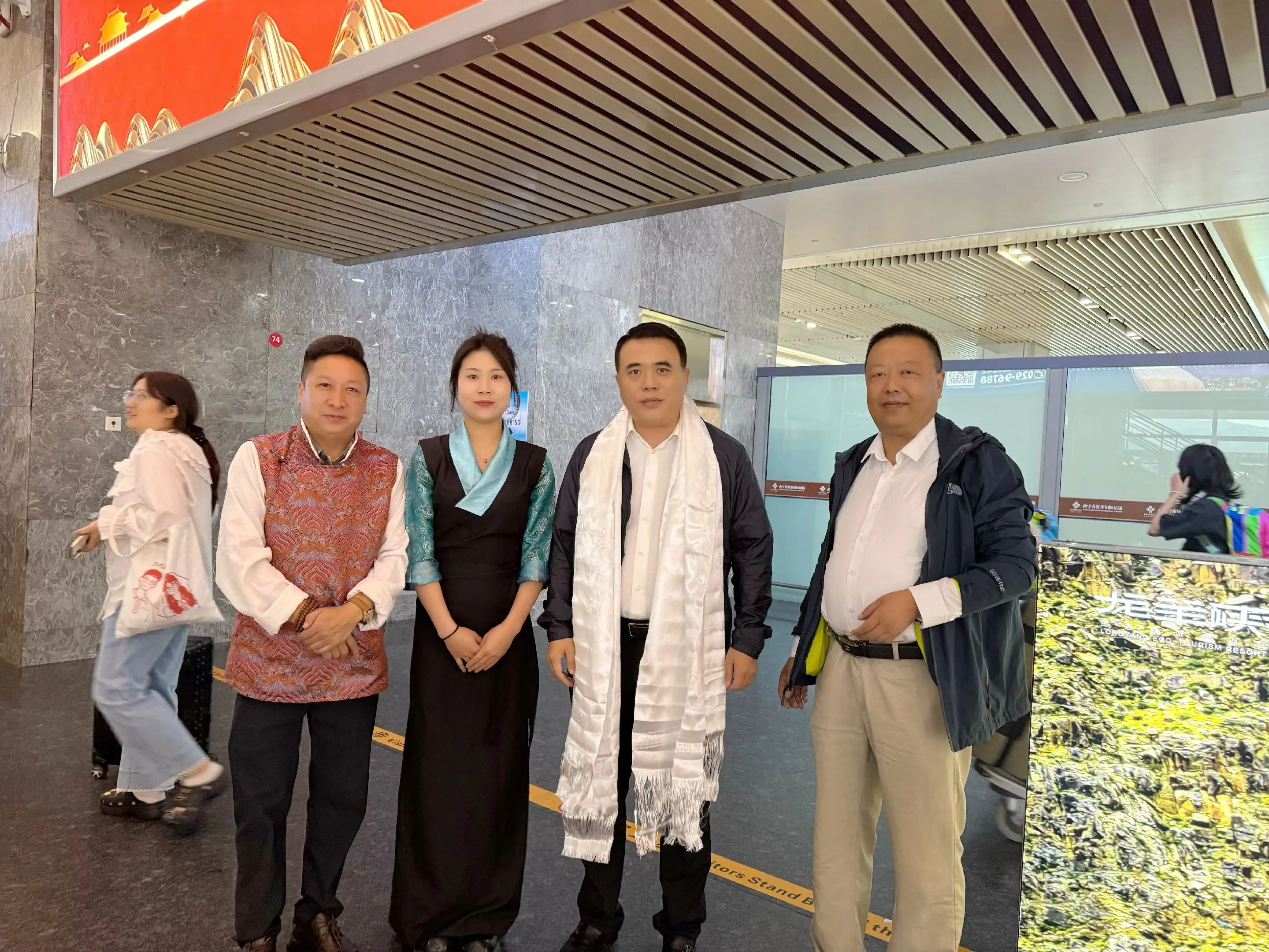 青藏高原景色美、秸秆治沙事业伟