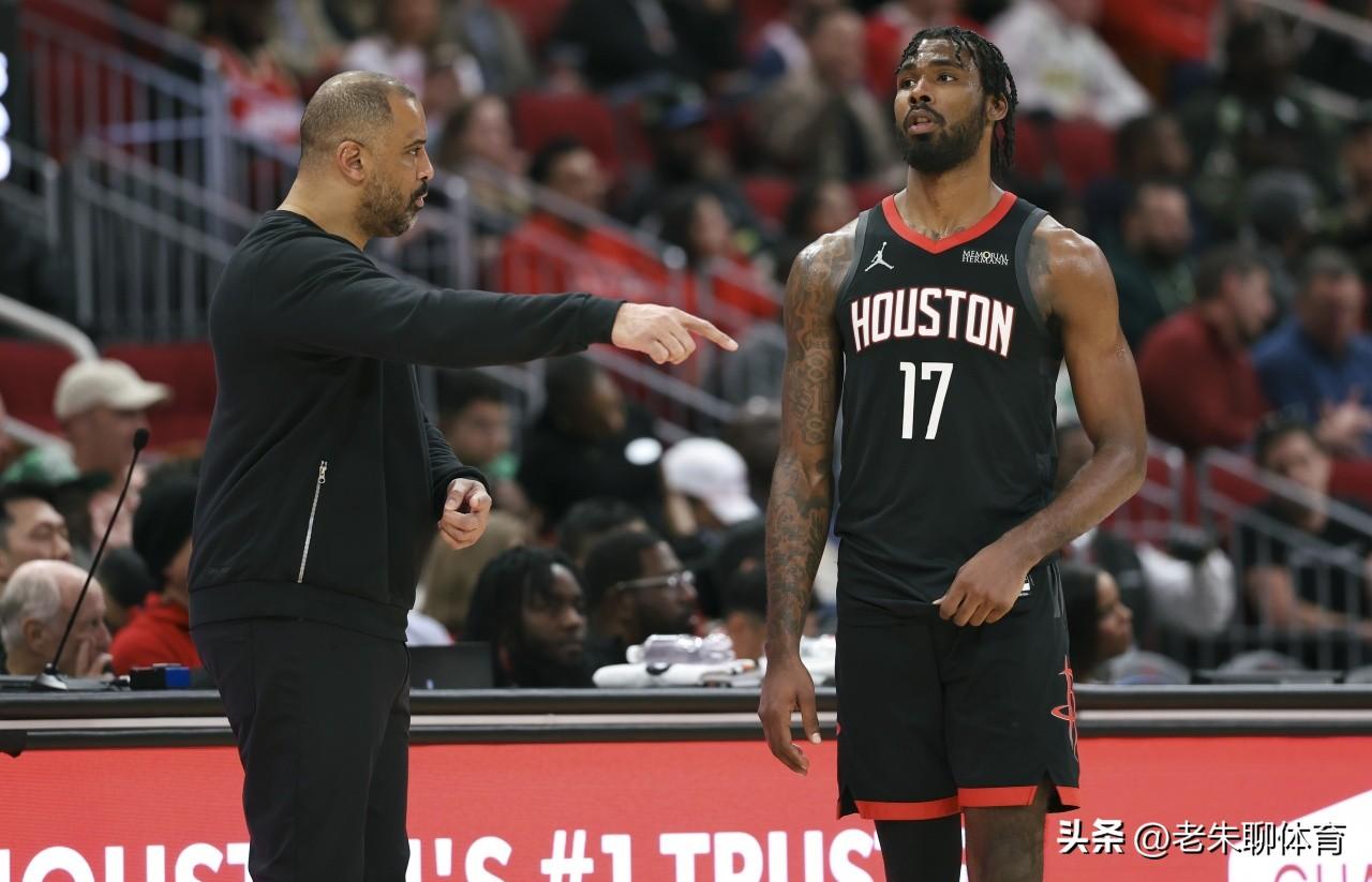 一天一变！乌杜卡搞心态有一手！
昨天对阵尼克斯的比赛中，乌杜卡突然把谢泼德放到替