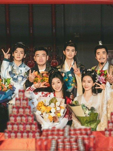 怪不得王一栩把三部S+古偶，都交给杜林这个新人导演。原来是爱爱爱与和平，杜林比男