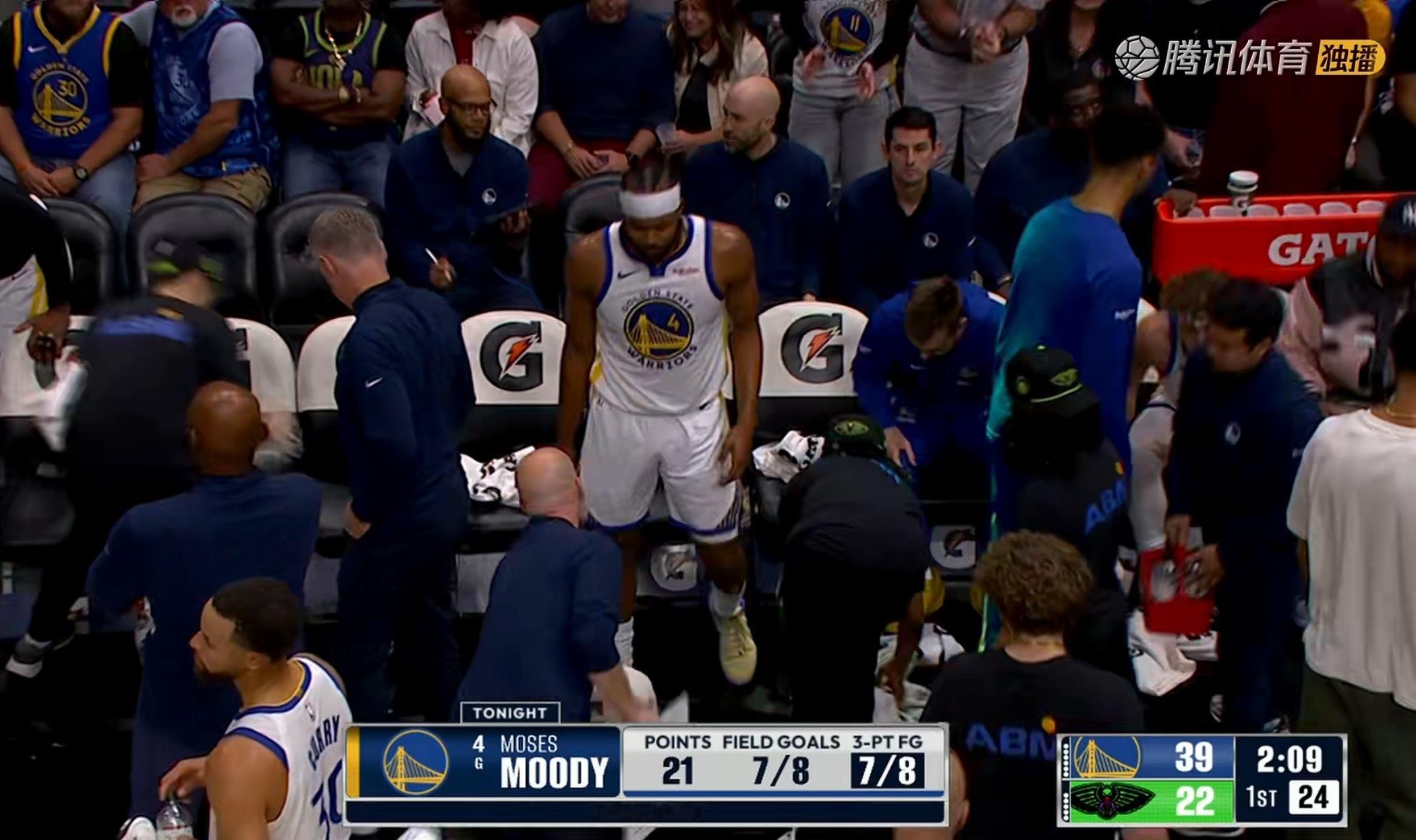 穆迪又进了兄弟们单节21分，三分球8中7….狂！太狂了 