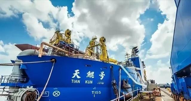 1966年，中国忍痛用4吨黄金买了荷兰的一艘过时挖泥船，可半个世纪过去以后，国外