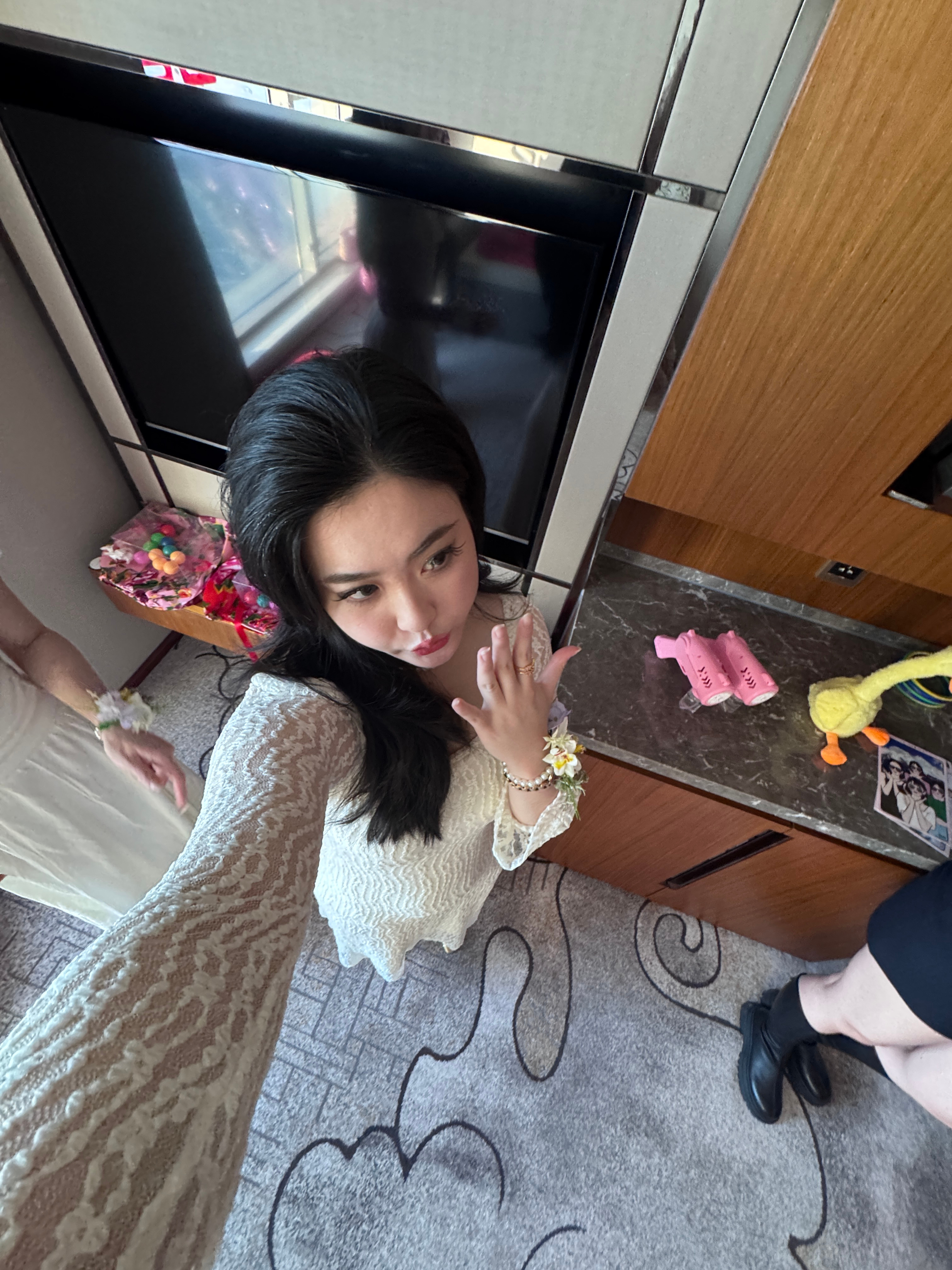 也是当上伴娘噜，先发点！！！等一波美照～ 