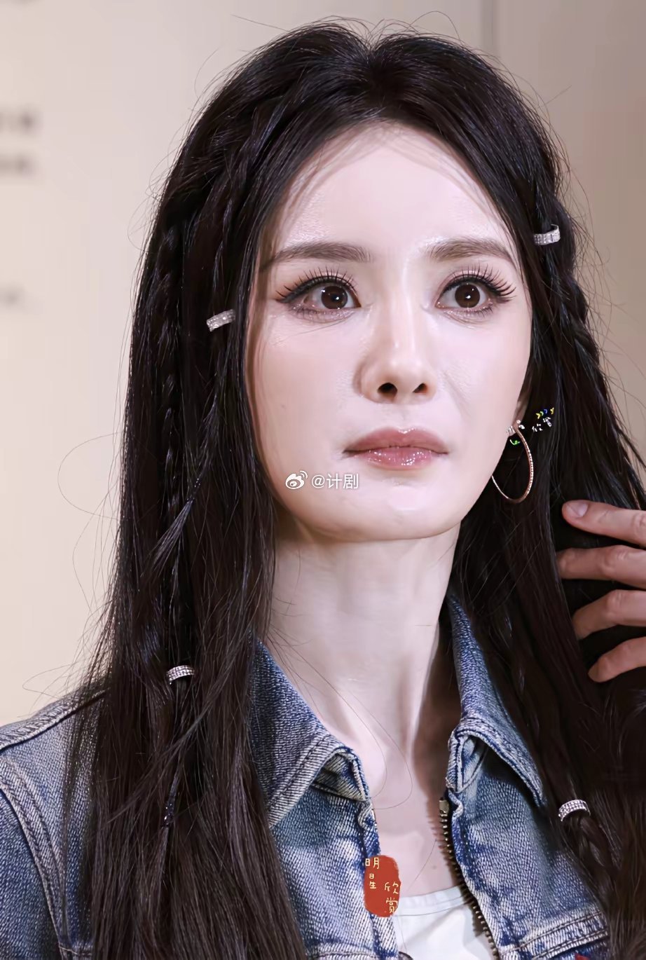 杨幂啊杨幂求求你了以后能不能别走少女路线了，走走御姐路线行不行，不然我真的有点看