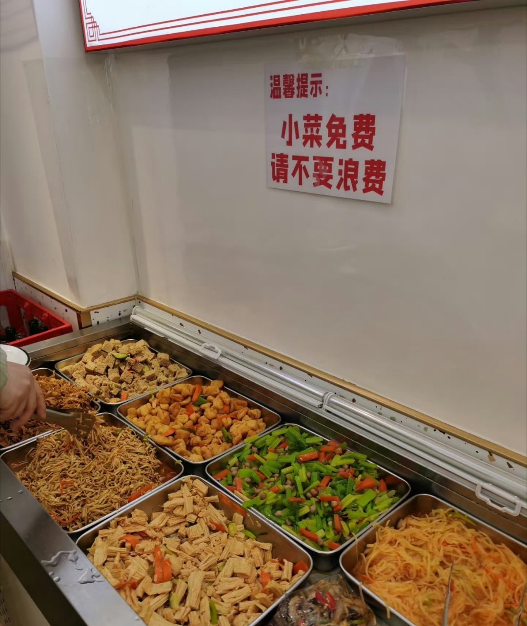 店家是不是对小菜有什么误解不说我还以为是主菜呢，店家也太良心了吧