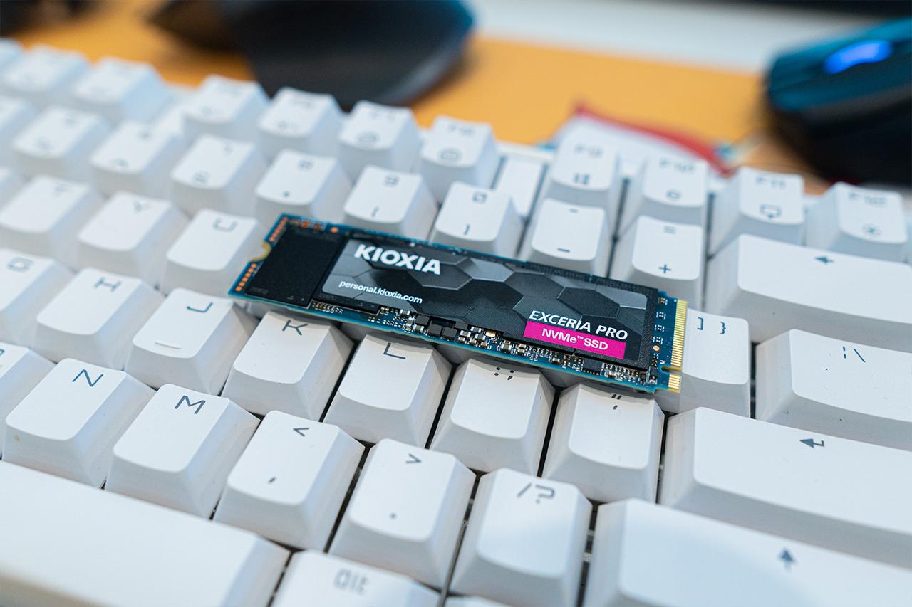 最近入手铠侠EXCERIA Pro1TB，独立缓存属于PCle4.0固态中非常高