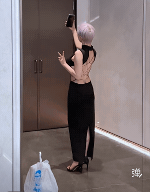 丢在地上的是什么牌子的手机啊!