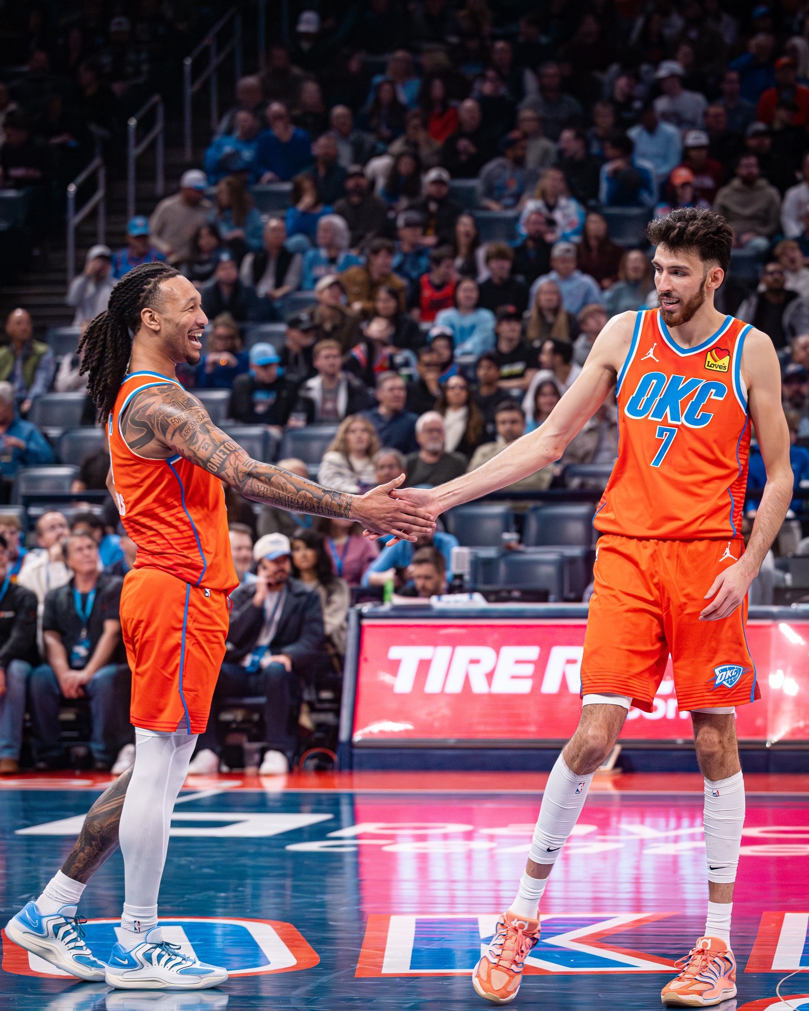 雷霆官方晒杰林和切特的跳球照⚡雷霆战胜篮网雷霆vs篮网雷霆