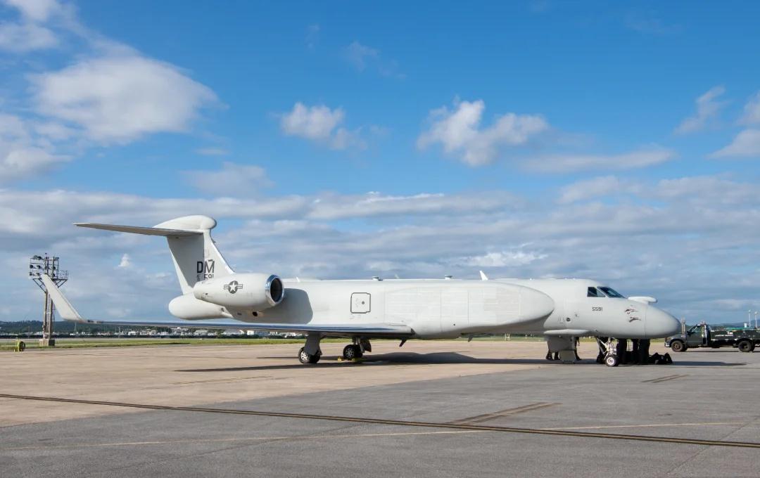 55th Electronic Combat Group的EA-37B在嘉手纳空