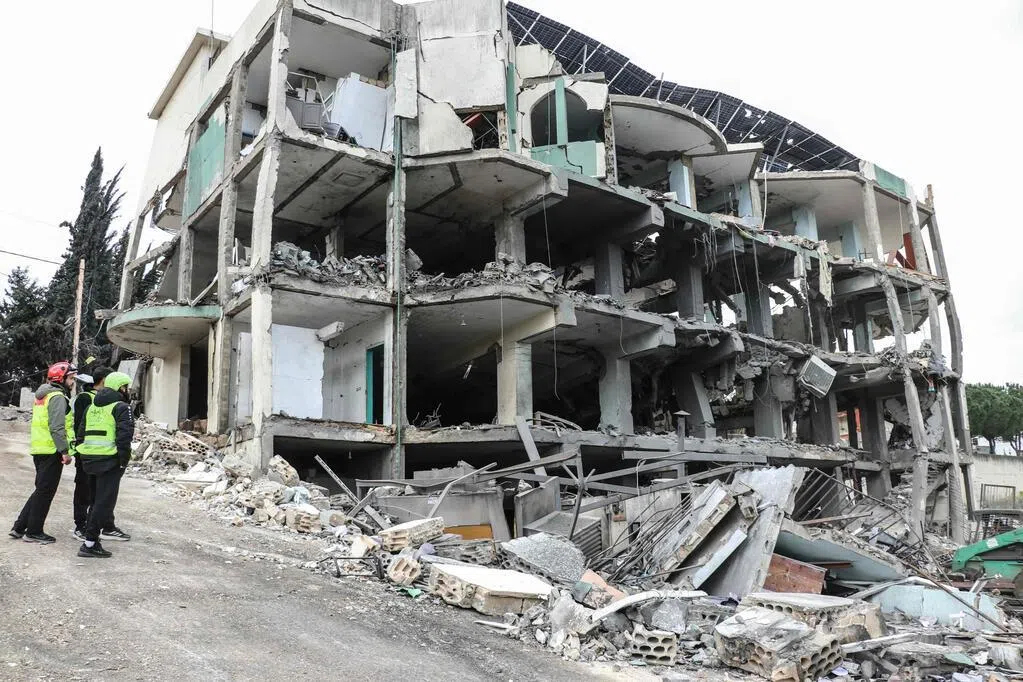 黎巴嫩卫生部称以军16日空袭多地致36死36伤，自3月2日以来已致886人死亡包