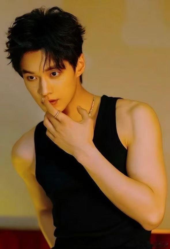 何与出发hi6录制你好星期六你好星期六迎来新嘉宾！何与现身录制现场，宣传新剧《百