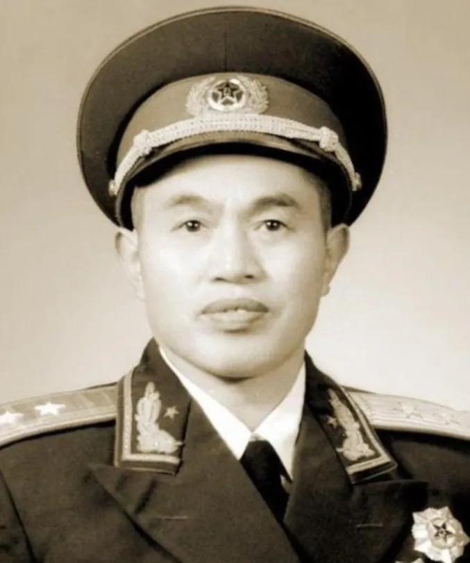 1969年，皮定均将军去甘肃农村视察，一群妇女不穿裤子，用破被子遮挡下身，地委书