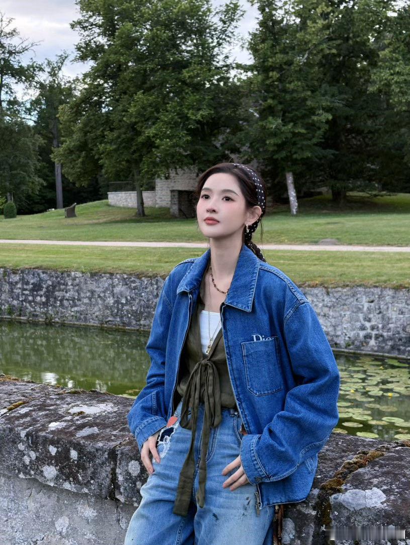 王玉雯七夕给剧组女孩送花王玉雯七夕请全剧组喝奶茶咱就是说，王姐这波操作不仅暖了全