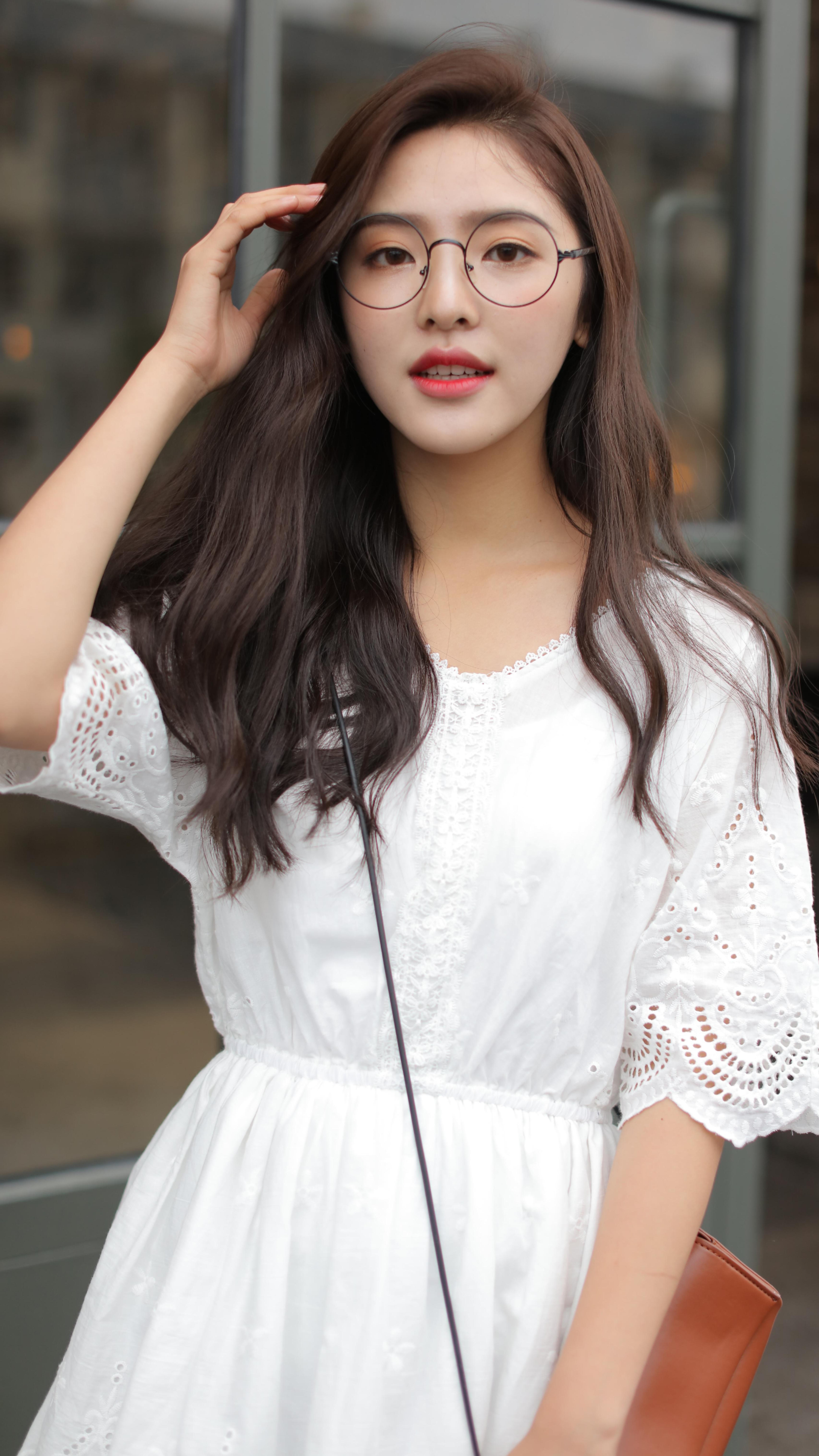 章若楠早期街拍生图，原相机无美颜 