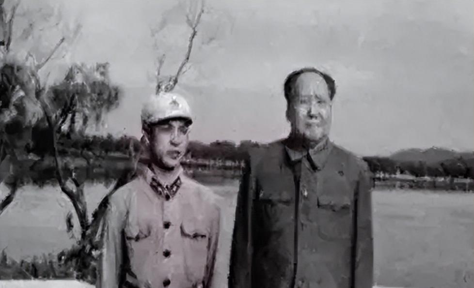 毛主席曾许诺胡昌保一件事，后来多年未能兑现，毛主席无奈说：昌保，对不起你呀！
1