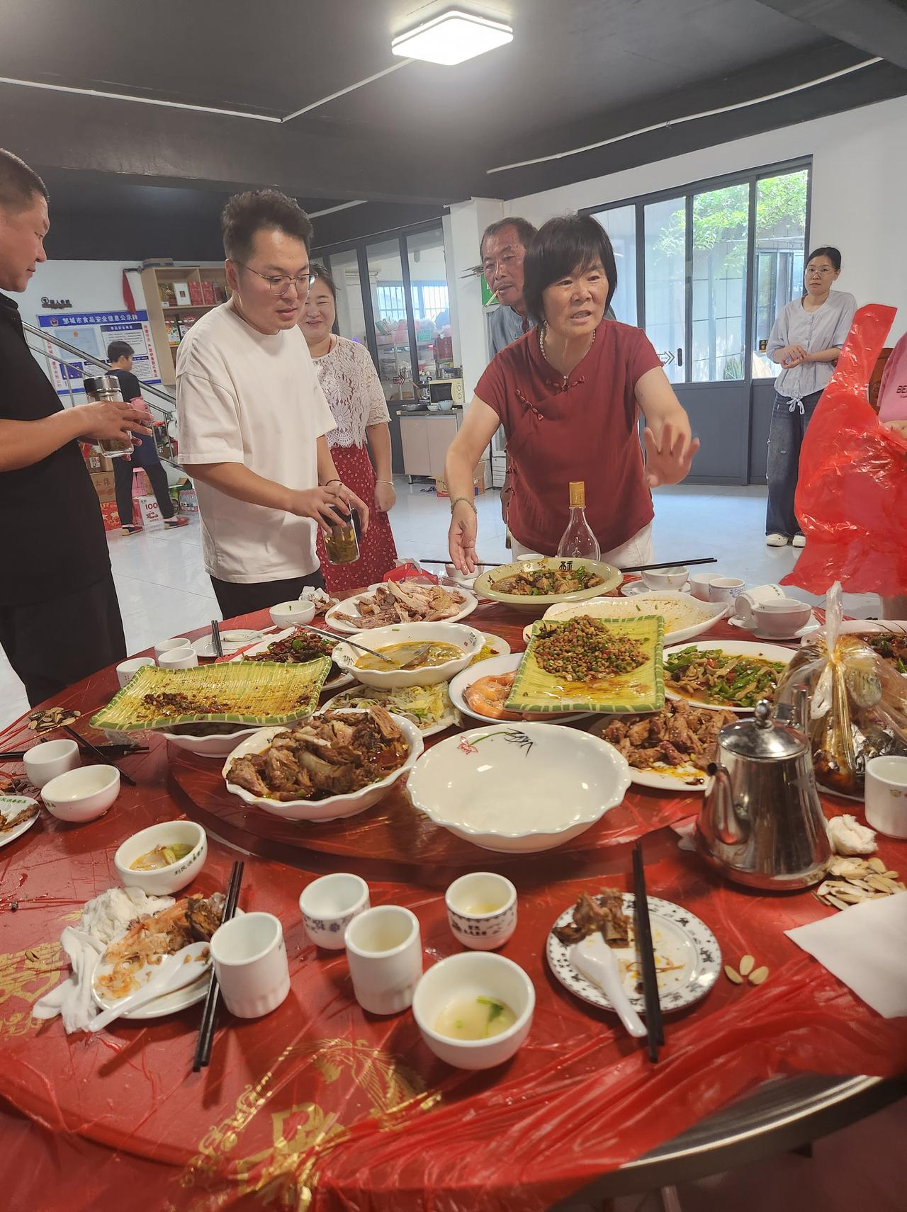 今天是8月24日，周一，祝大家早安吉祥！
我们来孟子故里参加朋友举办的升学宴。
