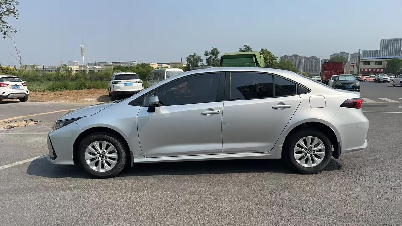 给新疆乌鲁木齐兄弟淘的20年卡罗拉，交车[庆祝][庆祝][庆祝]

这个兄弟是新