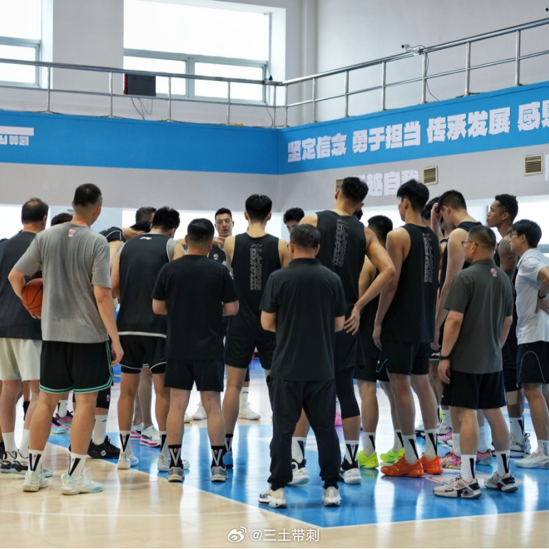 cba 这几年夏天，总有个小热身，北京首钢男篮今天启程前往四川雅安石棉县，参加2