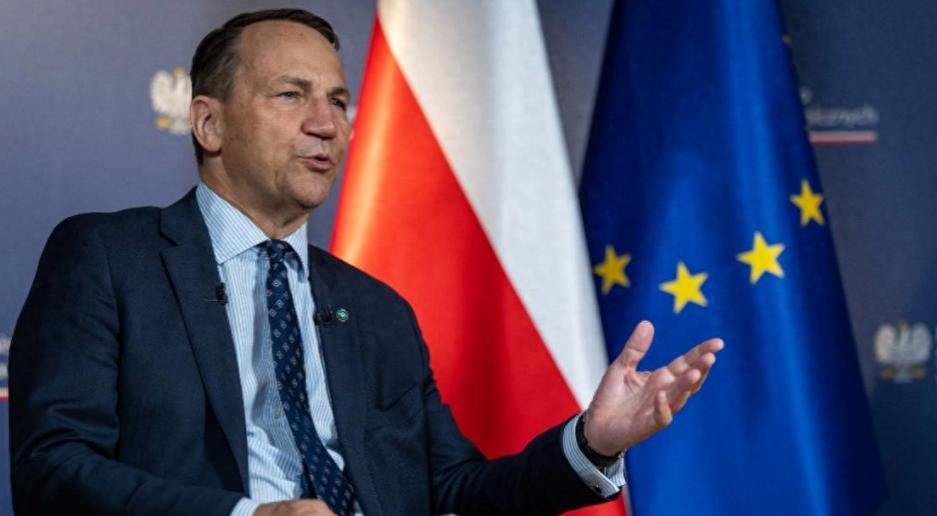 【波兰外长西科尔斯基：俄乌战争公平结局有条件】波兰外交部长西科尔斯基表示，只有俄