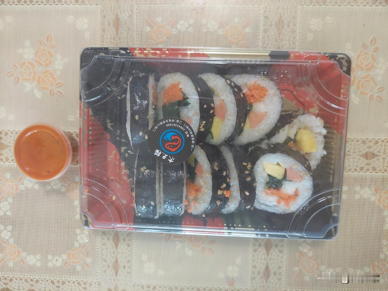 下午从单位出来，就冲进了中东大市场的美食区。

人间烟火气，这里最喧嚣。

这个