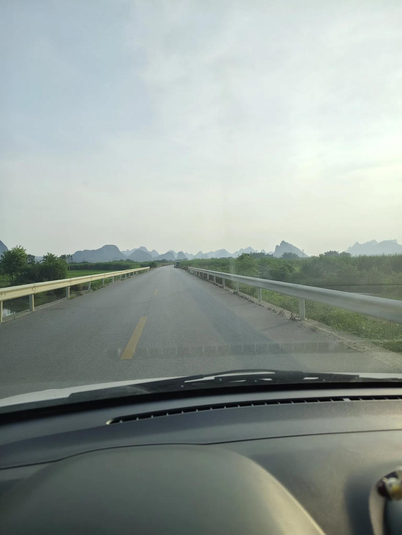 真的很想知道，这些亲戚面对董璇送的黄金，到底给回礼了吗？还有那男的送三金给董璇了