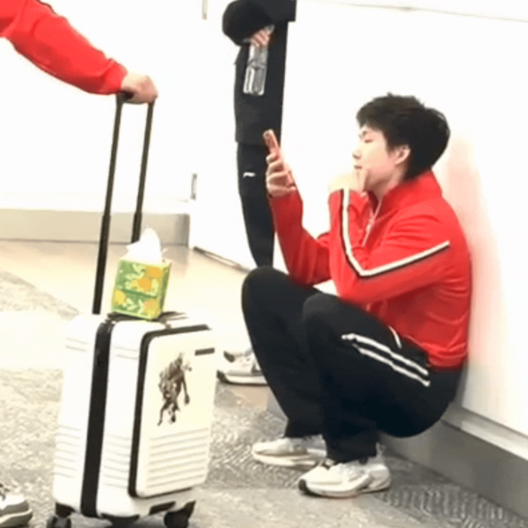 原来头头蹲下来也能全脚掌着地