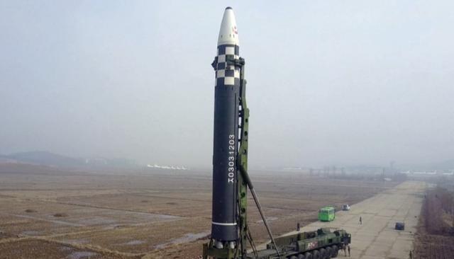 朝鲜是全球三个有能力，直接打击美国本土的国家。另外两个，当然不用说，那就是中国与