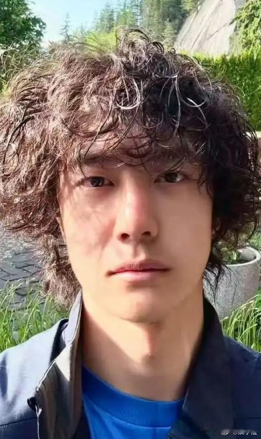 有人好奇啦，王一博都辟谣演唱会的事儿了，那这一年他都在忙啥呀，咋没见他进组拍戏呢