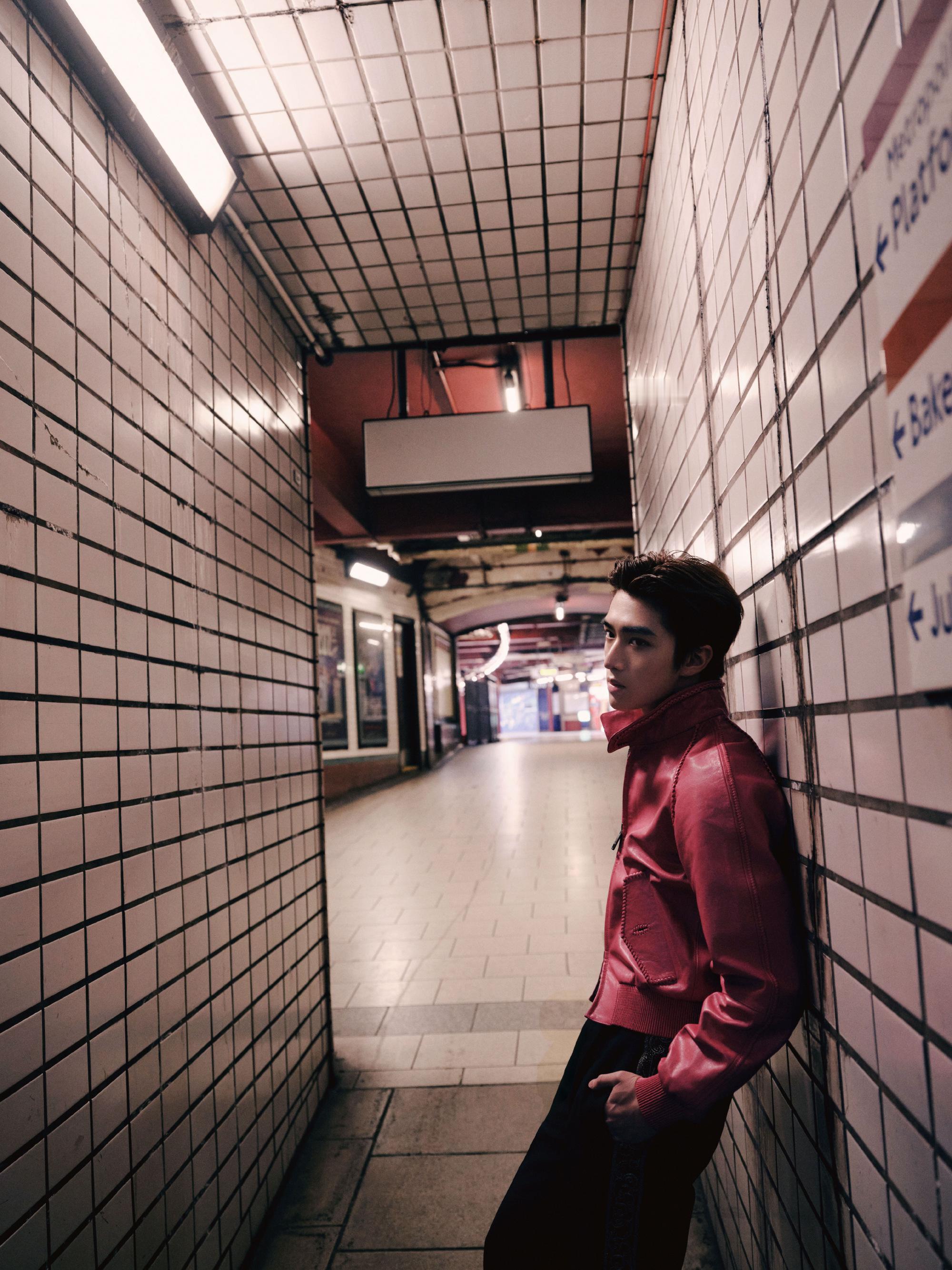 张康乐｜Burberry大秀粉皮衣造型伦敦时装周 