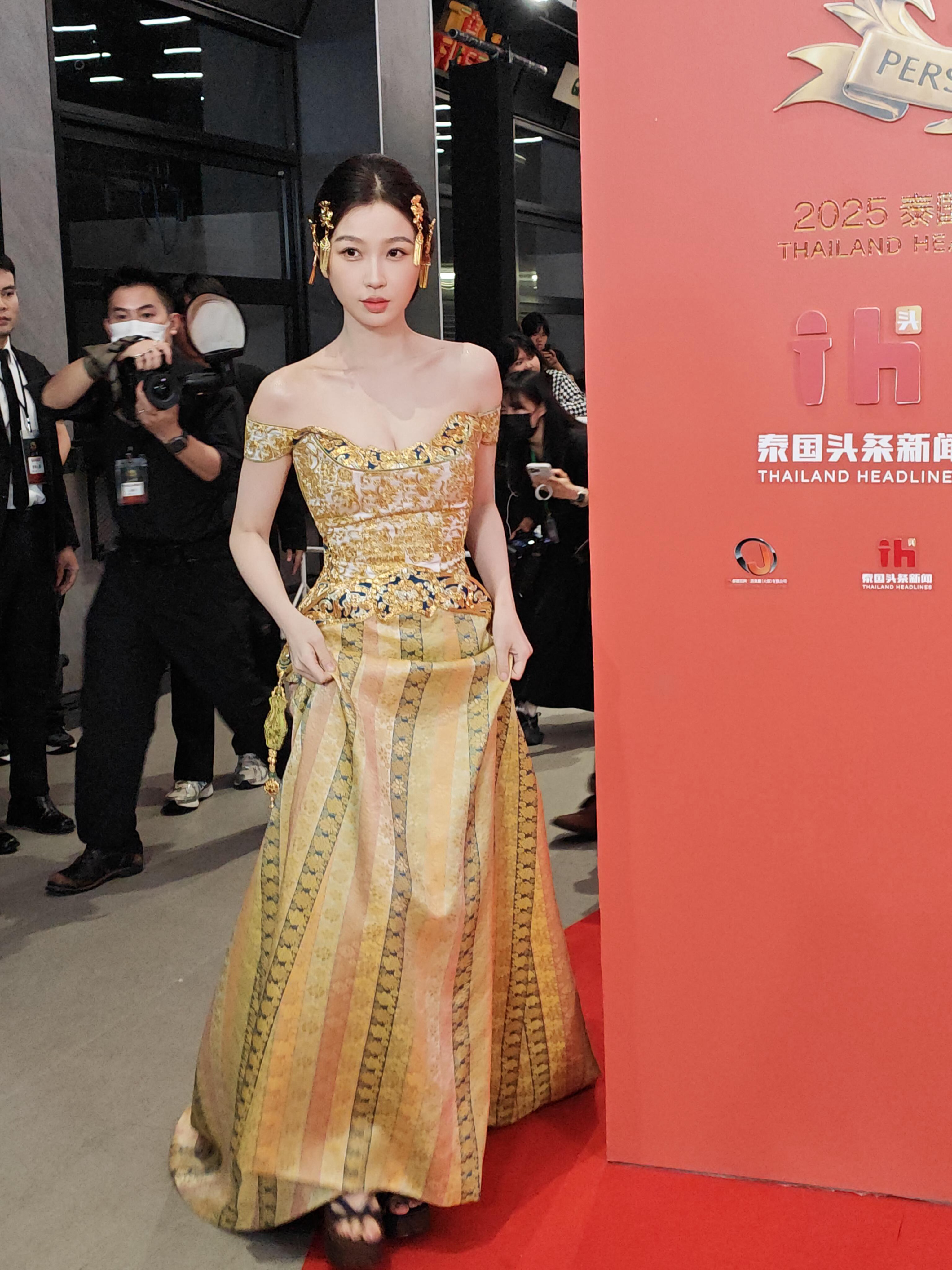 红毯生live美成这样吧虞书欣泰国红毯压轴