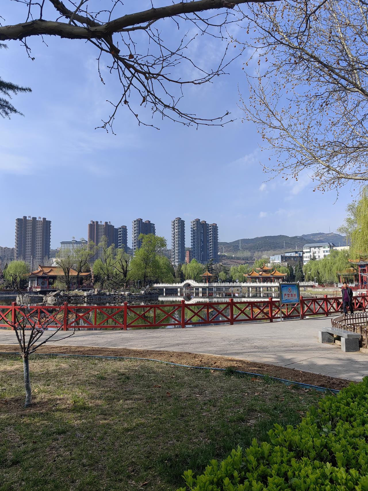 你心目中最好的战争电影是哪三部铁道游击队，伦敦上空的鹰，莫斯科保卫战，三部电影，