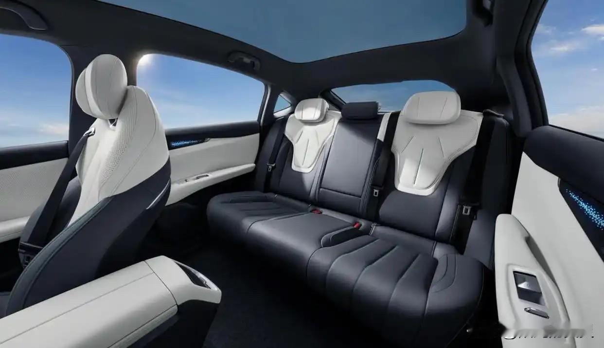 上汽通用五菱又有新产品诞生了！
上汽通用五菱与华为深度合作打造的首款大型SUV∽