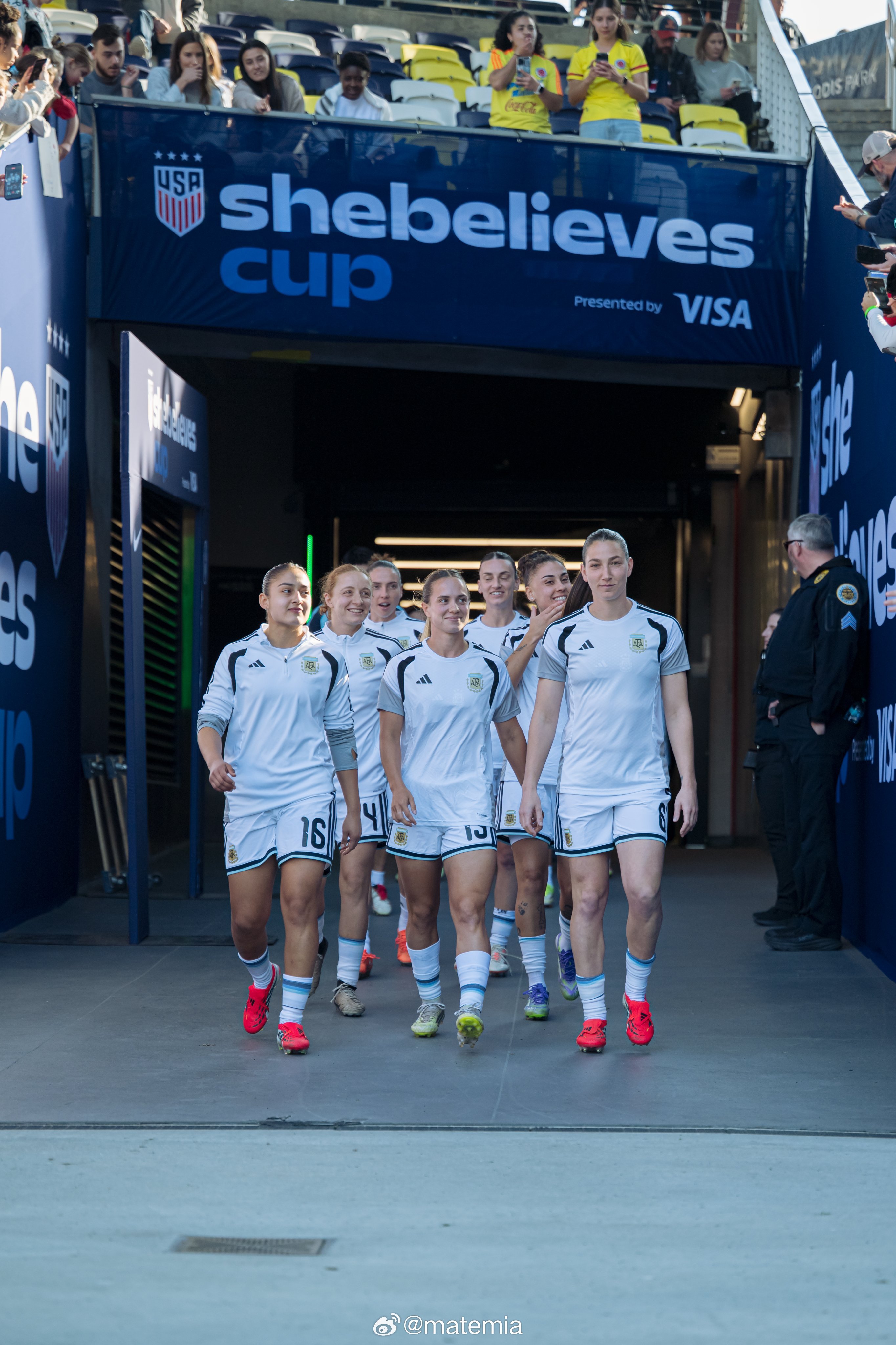 对阵美国女足的首发出来了，🇦🇷👧少输当赢 阿根廷女足的热身服也好好看she