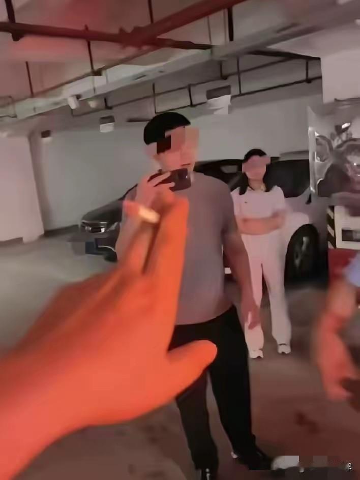 长沙市联合调查组通报来了，占车位事件的关键人物雷某某。

也就是彭某某的男朋友，