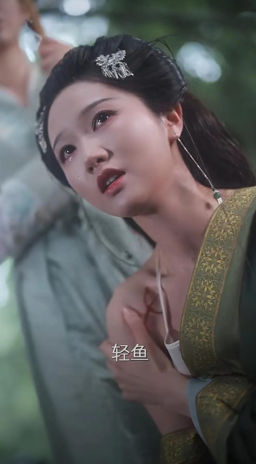 终于有剧的主角知道杀坏人要补刀的重要性了。

短剧《双面权臣暗恋我》的男主谢沉渊