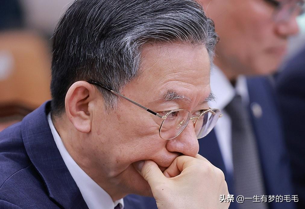 6月27日，韩国法务部长官郑成浩公开就金建希“卖官鬻爵”案一审获刑7年表示，本次