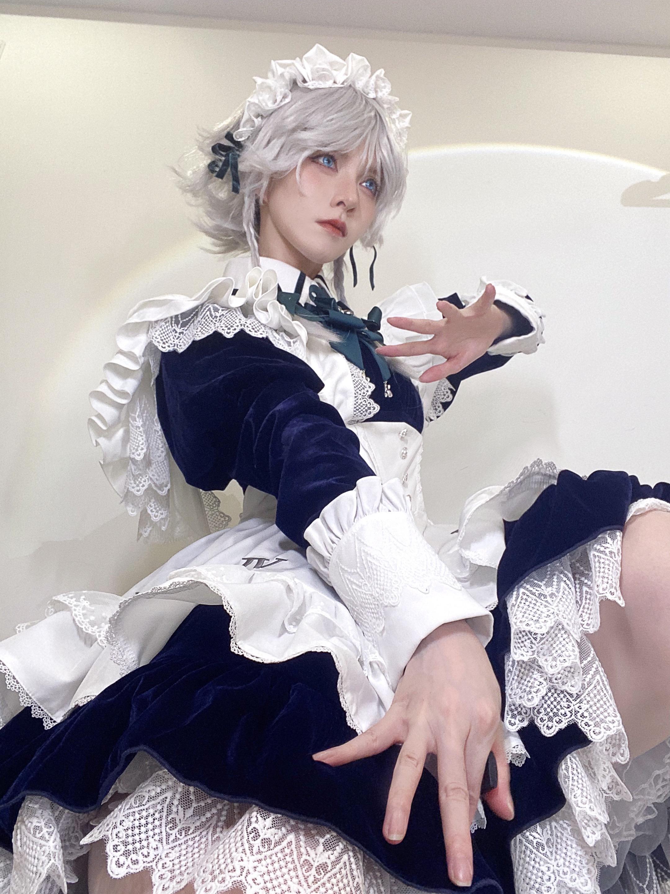 十六夜咲夜🗡️。😚好久好久没有更新十六夜的自拍图片，是熟悉的低机位...