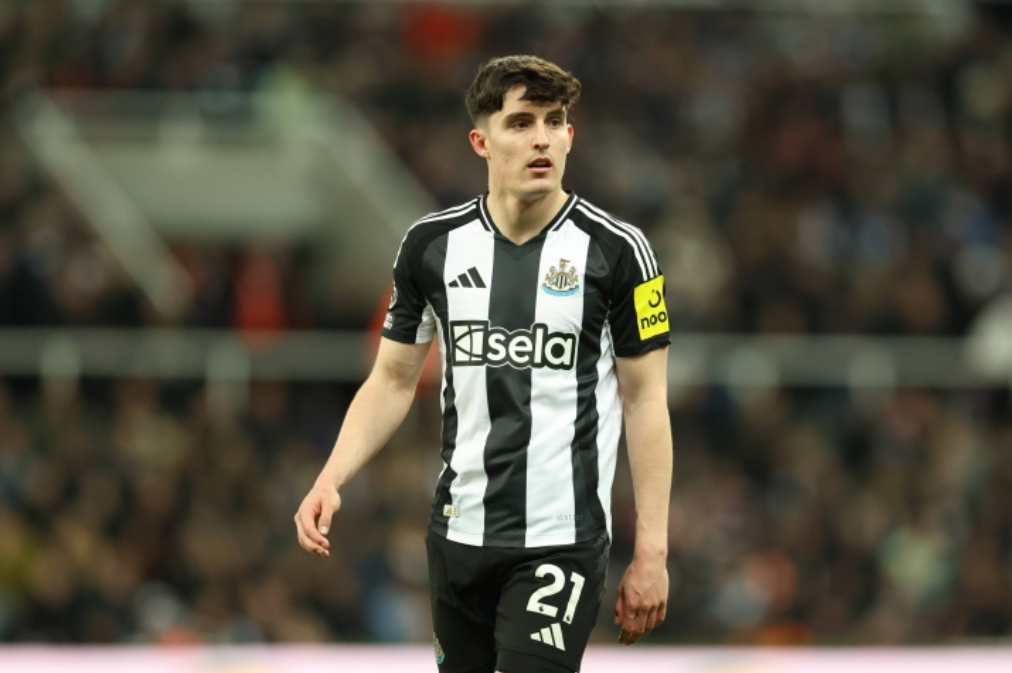 邮报：纽卡冬窗动作会很大但不会砸巨资；利夫拉门托赛季内能复出12月19日讯 《每