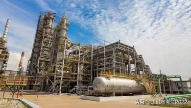 乌克兰安全局无人机击中距离乌克兰 1400 公里的巴什科尔托斯坦油库 


乌克