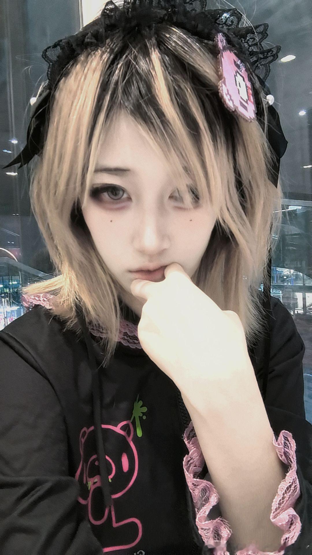 我发现顶着鸡窝头很舒服 