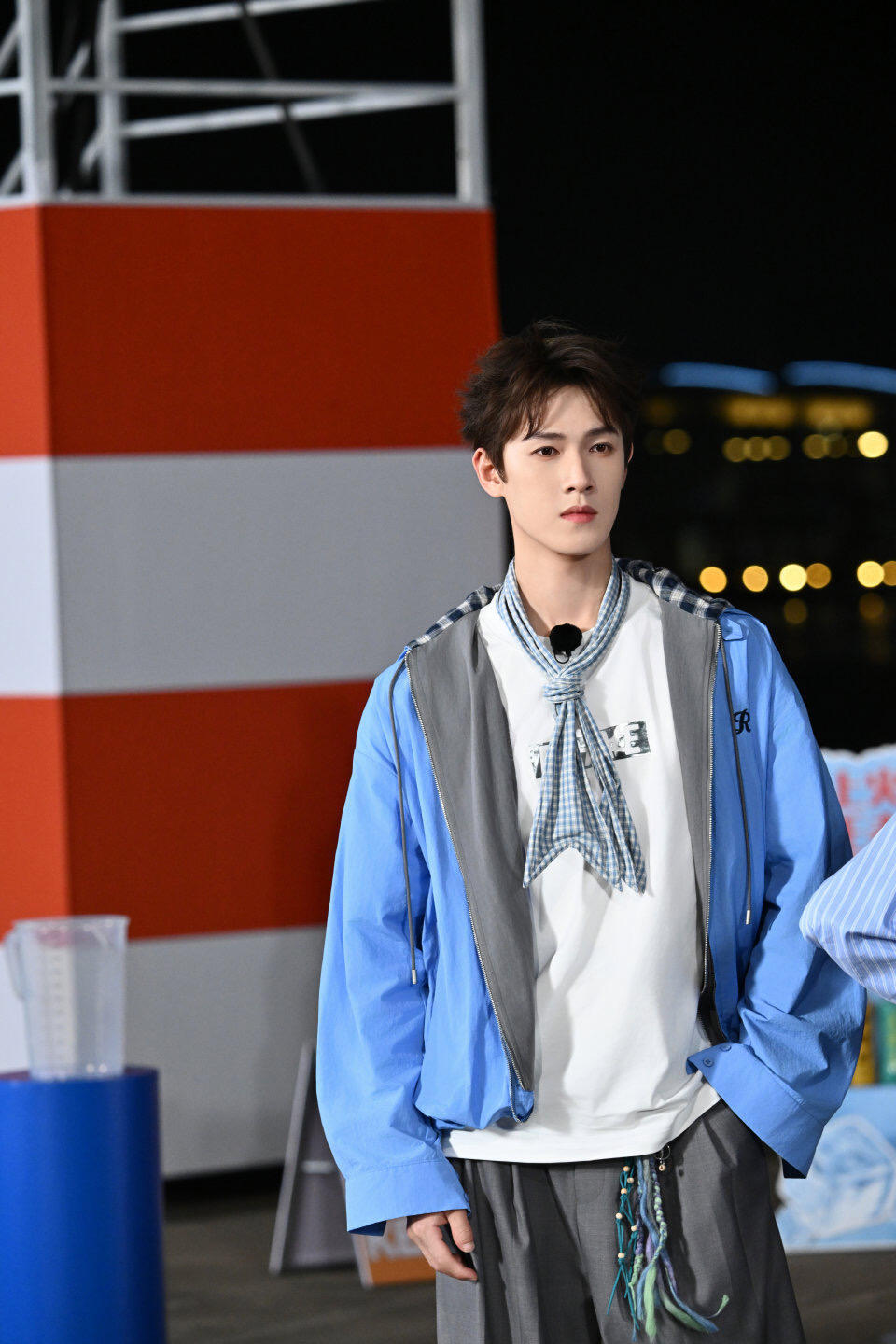 李昀锐跑男结束回横店 李昀锐录制完跑男就去拍戏了 刚录完跑男就立刻回横店拍戏，李