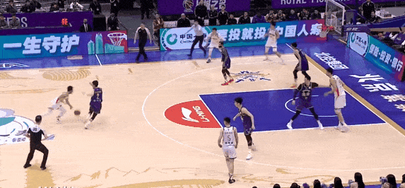 疯狂反转！威金顿准绝杀狂喜，里勒0.8秒三分反绝杀，广州瞬间崩盘！
 
CBA今