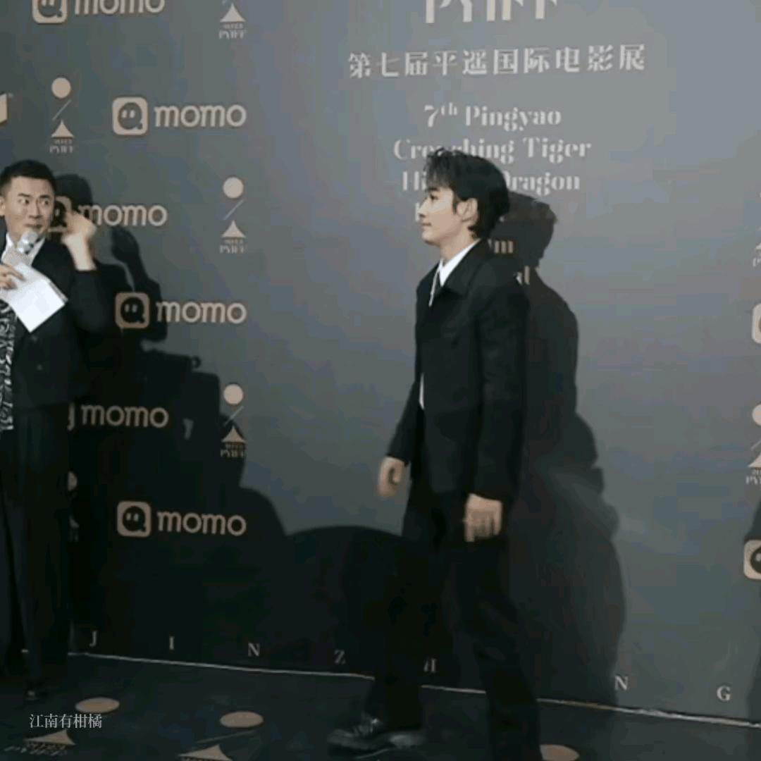早上好~（嗨嗨嗨~挥手手~）朱一龙