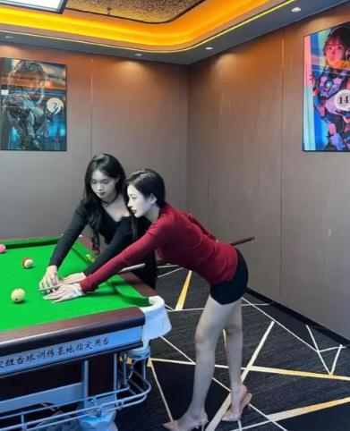 重庆男子通宵点美女台球助教陪玩！天亮结账竟耍赖说自己全程教姑娘打球不用付钱？拎包