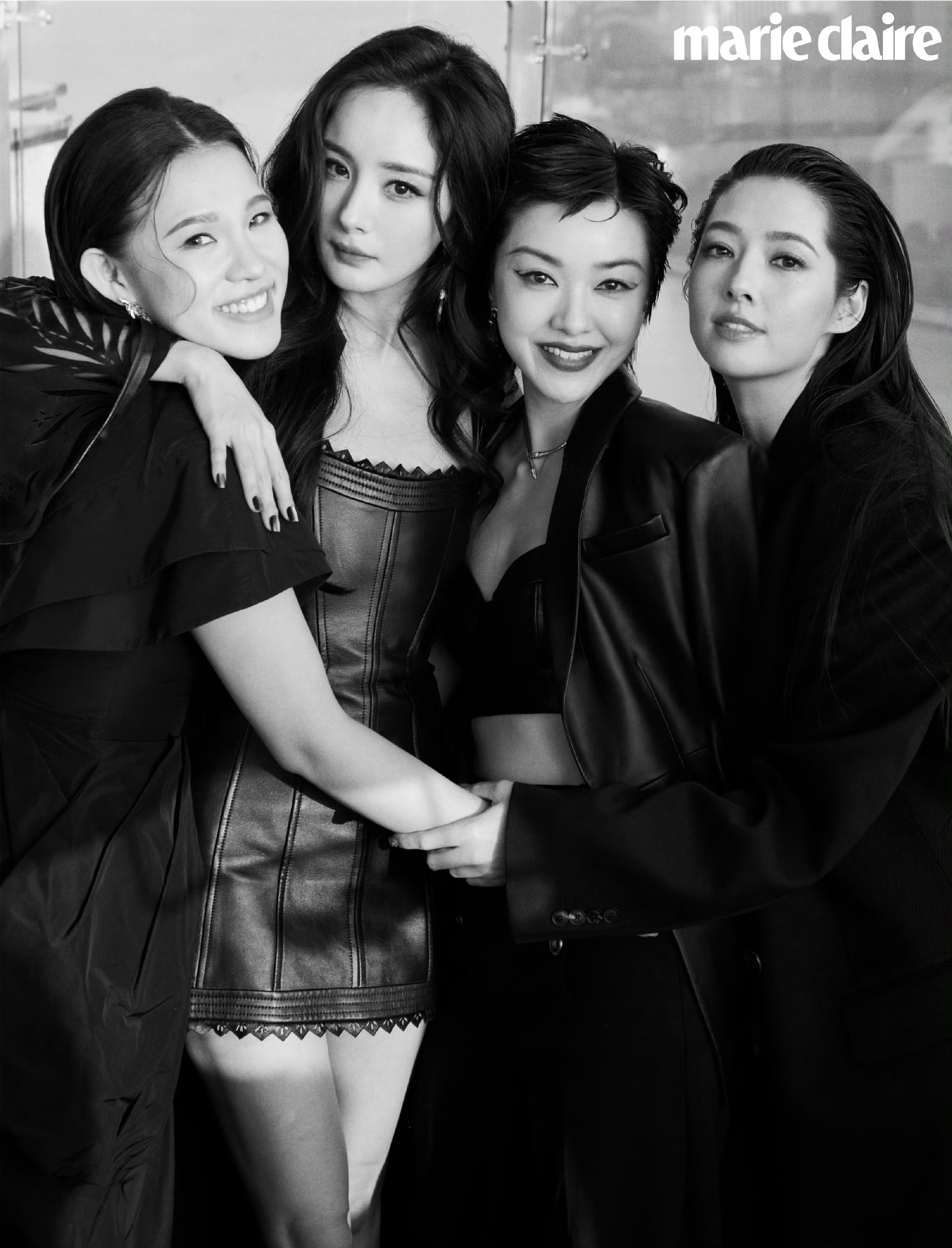 好喜欢这种群像的感觉！！姐姐们气场全开，美得让人窒息！这样的视觉盛宴太难得了[好