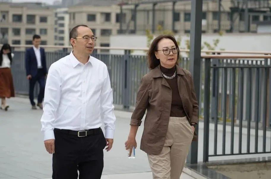#重庆学校#宏八与巴南育才强强联手，重庆学子有福了！
10月18日，重庆八中宏帆