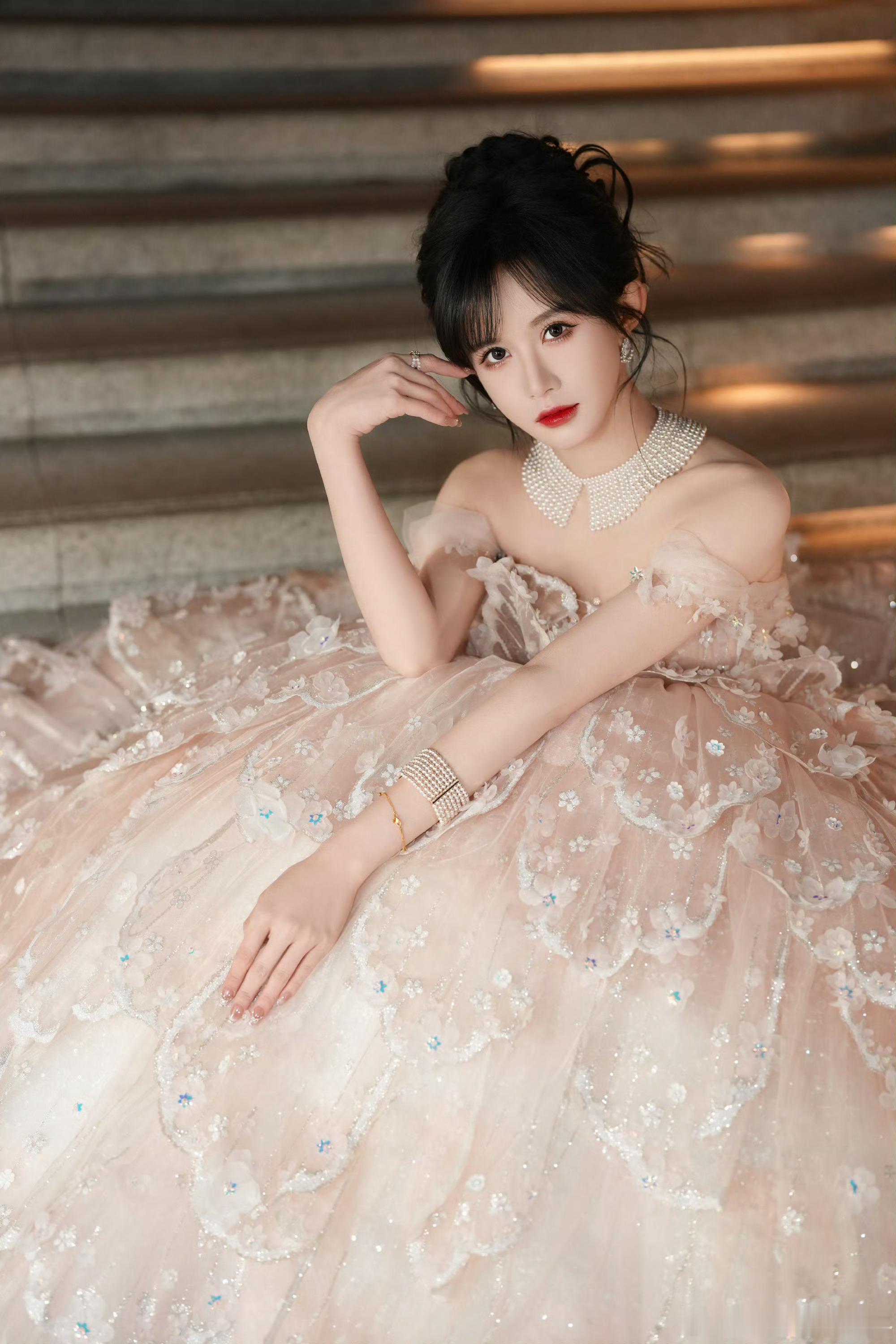 段艺璇说自己想演渣女 从团体到solo一直在突破，现在连人设都要突破了。段艺璇想